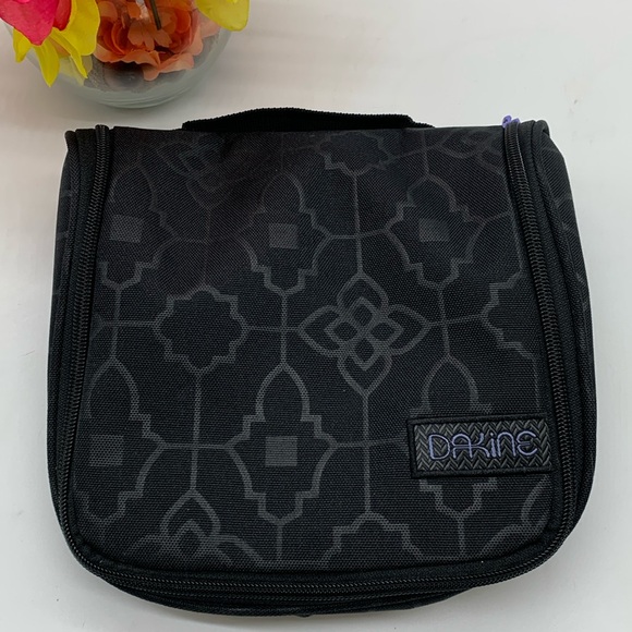 Dakine Handbags - Dakine Travel Accessories Bag with hook and removable section NYB5941K